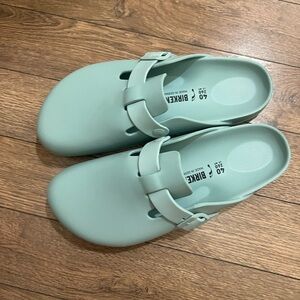 Birkenstock Mint Green Clogs. New. Light discolour on bottom from trying on. 40